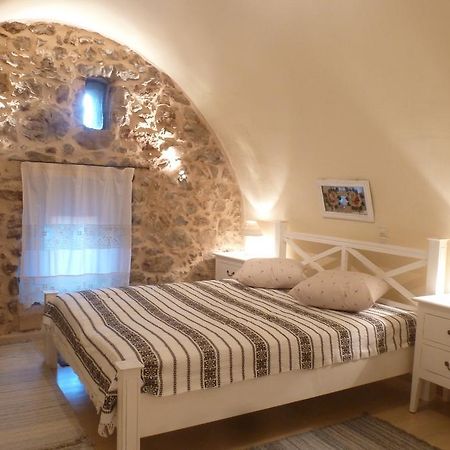 To Petradi Daire Avgonima Oda fotoğraf