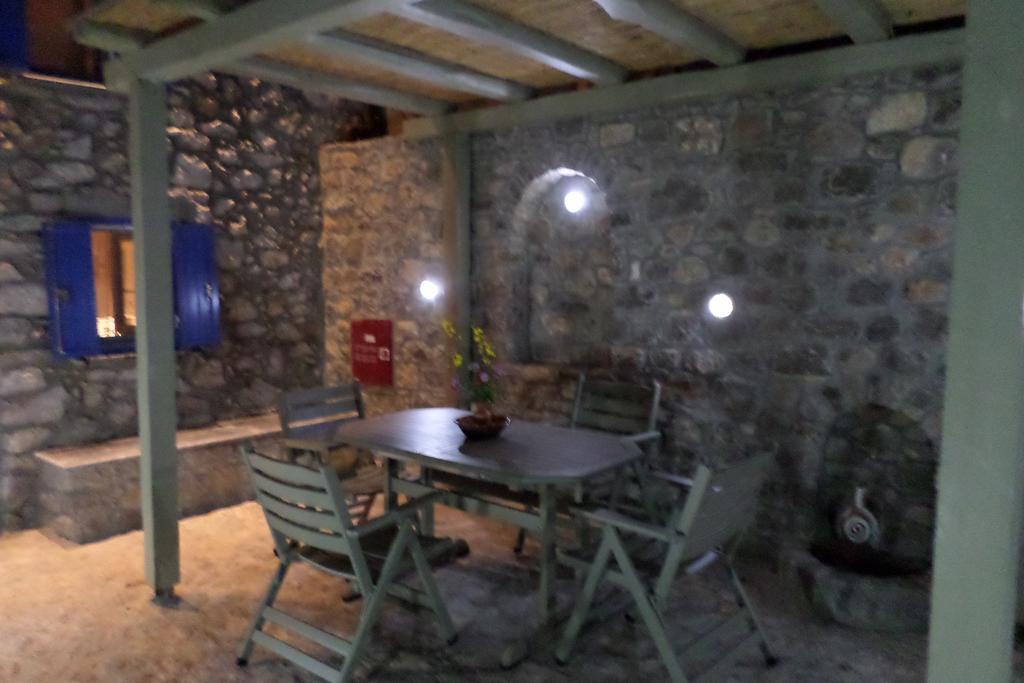 To Petradi Daire Avgonima Oda fotoğraf