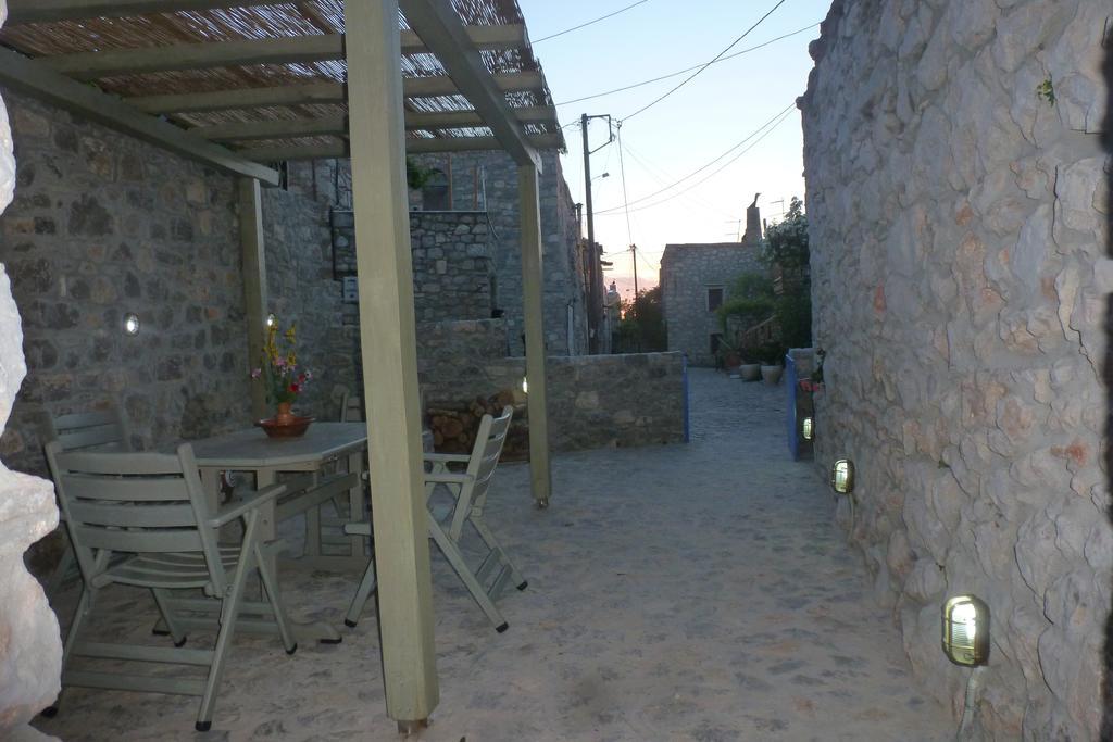 To Petradi Daire Avgonima Oda fotoğraf